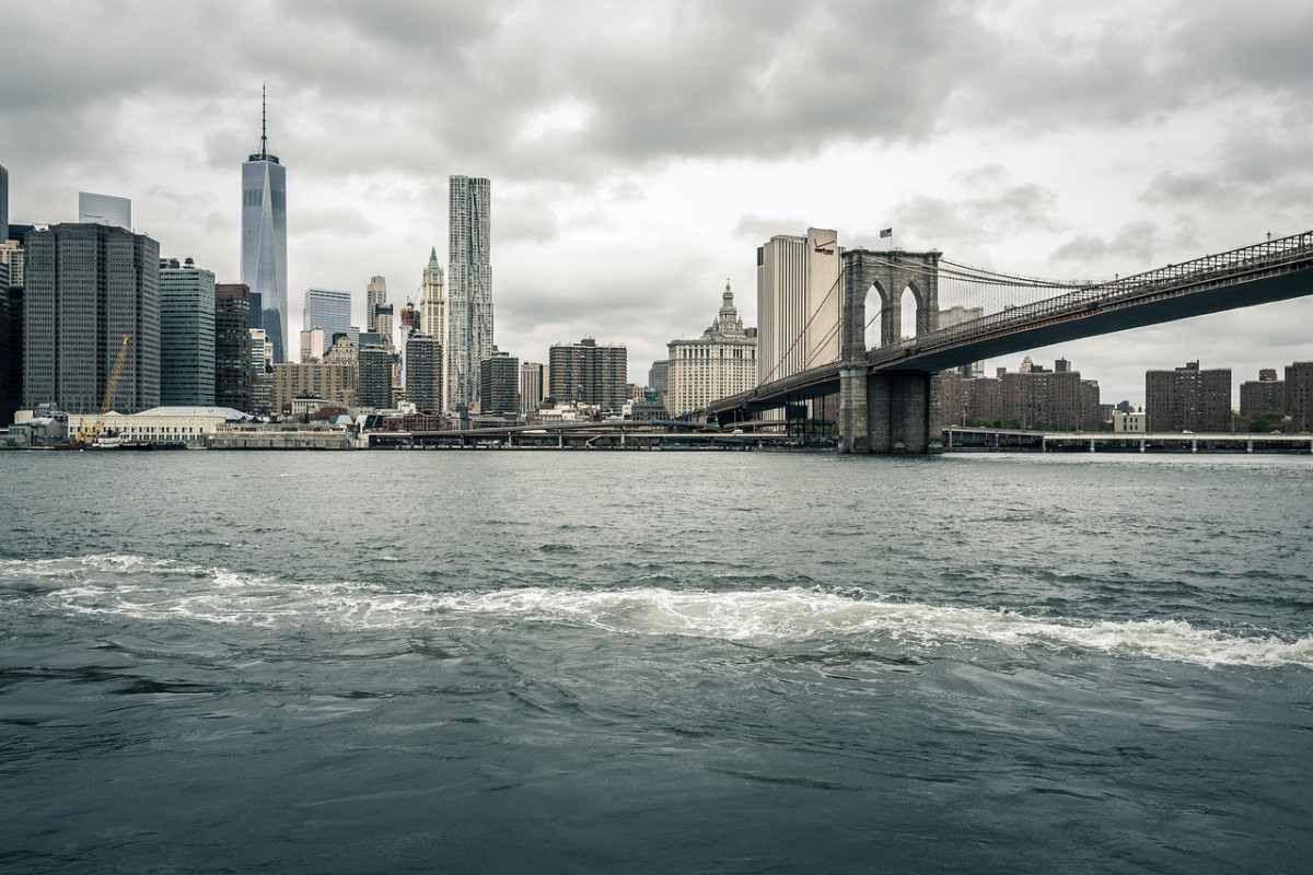 découvrez new york, la ville qui ne dort jamais, où la culture, l'art et la gastronomie se rencontrent pour offrir une expérience inoubliable. promenez-vous à travers ses célèbres attractions, de times square à central park, et plongez dans l'effervescence de cette métropole emblématique.