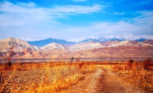 découvrez le kirghizistan, un pays enchanteur d'asie centrale, connu pour ses paysages montagneux à couper le souffle, sa riche culture nomade et ses chaleureux habitants. explorez ses lacs cristallins, ses vallées verdoyantes et plongez dans l'histoire unique de cette destination encore méconnue.