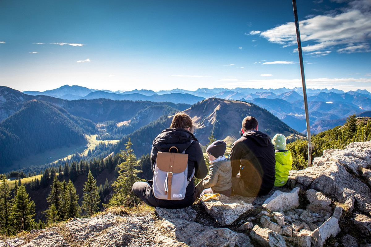 découvrez des idées et conseils pour des voyages en famille inoubliables. explorez des destinations adaptées aux enfants, des activités divertissantes et des astuces pour voyager sereinement avec vos proches.