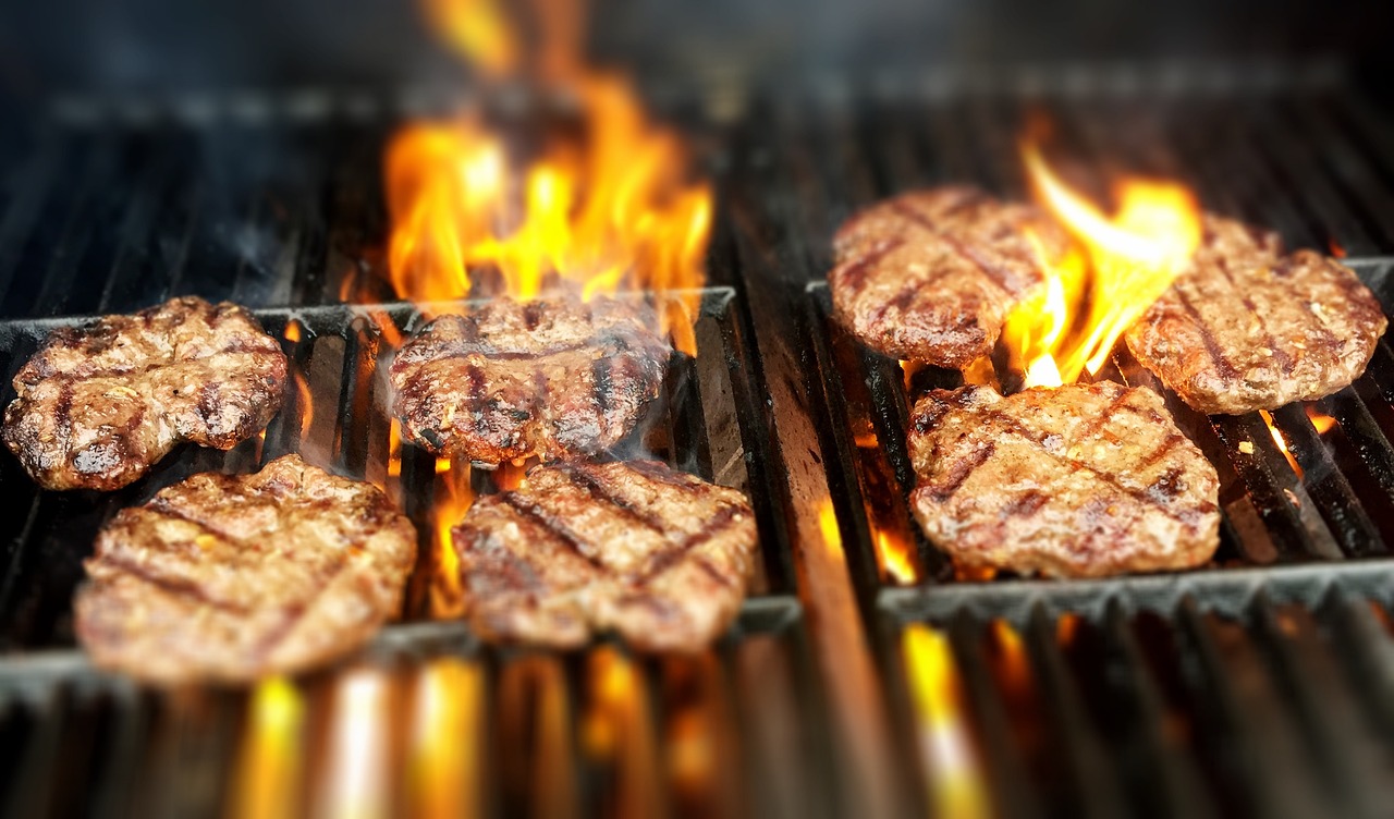 Les éléments essentiels pour un bon barbecue en plein air