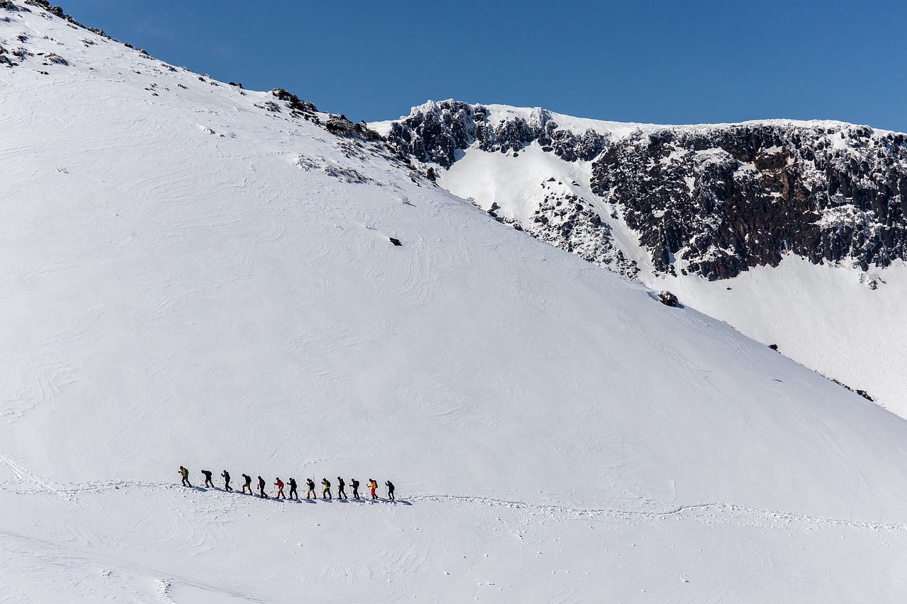 découvrez les meilleurs sites d'escalade à travers le monde, des falaises emblématiques aux sentiers secrets. que vous soyez débutant ou grimpeur expérimenté, trouvez votre prochaine aventure d'escalade et explorez des paysages à couper le souffle.