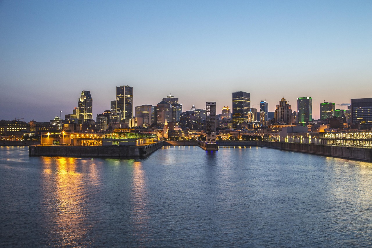 découvrez montréal, une ville vibrante au cœur du québec, célèbre pour sa culture diversifiée, sa gastronomie délicieuse, ses festivals animés et ses sites historiques. explorez le vieux-montréal, profitez du mont royal et vivez l'effervescence urbaine de cette métropole unique.