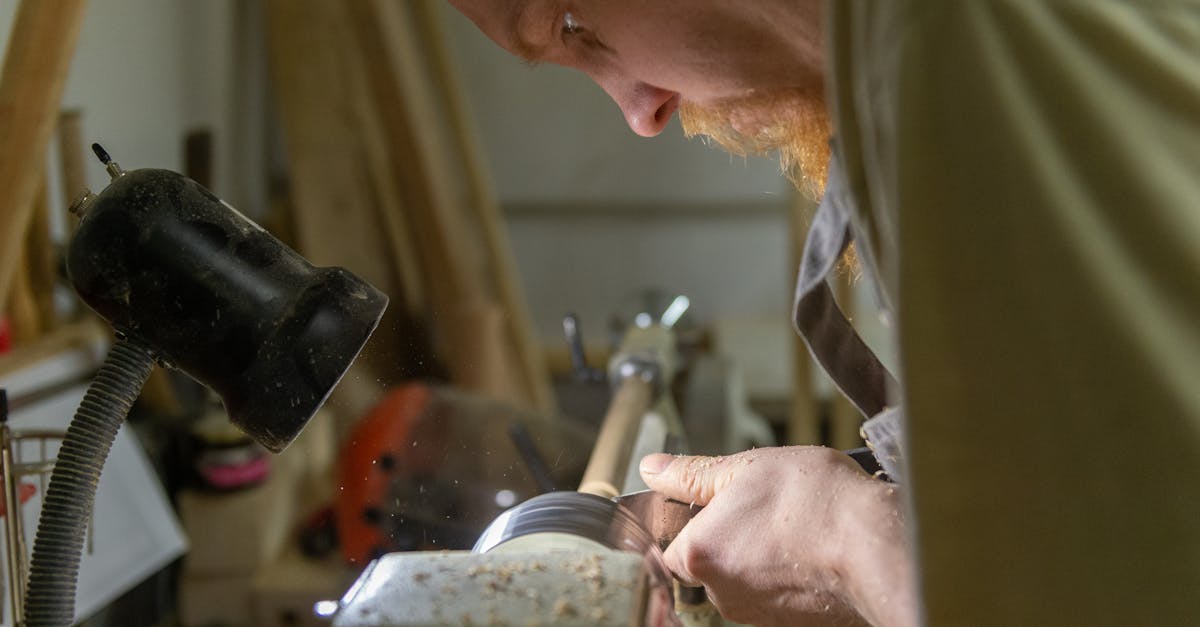 découvrez l'art de la sculpture sur bois, une pratique artisanale fascinante qui transforme des blocs de bois en œuvres d'art uniques. apprenez des techniques, explorez des styles variés et laissez libre cours à votre créativité dans le monde de la sculpture sur bois.